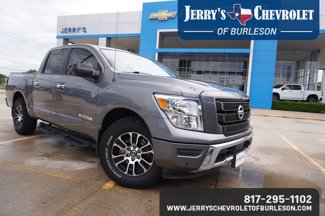 Used 2021 Nissan Titan SV w/ SV Convenience Package image 1