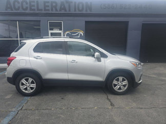 Used 2018 Chevrolet Trax LT w/ LT Convenience Package image 1