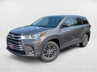Used 2017 Toyota Highlander XLE image 1