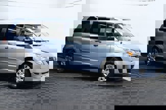Used 2012 Volkswagen Routan S image 1