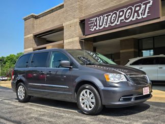 Used 2015 Chrysler Town & Country Touring image 1