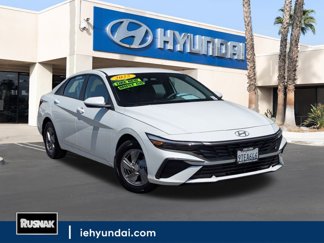 Certified 2025 Hyundai Elantra SE image 1