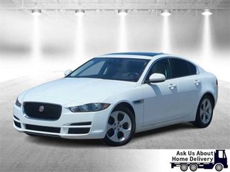 Used 2017 Jaguar XE image 1