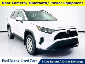 Used 2019 Toyota RAV4 LE image 1