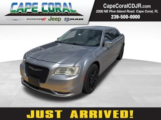 Used 2018 Chrysler 300 Limited image 1