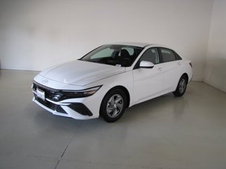 Used 2025 Hyundai Elantra SE image 1