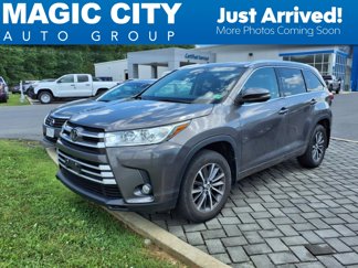 Used 2017 Toyota Highlander XLE image 1