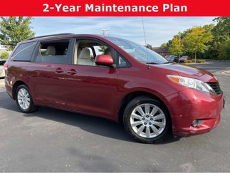 Used 2013 Toyota Sienna LE image 1