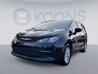 Used 2022 Chrysler Voyager LX image 1