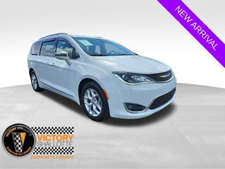 Certified 2020 Chrysler Pacifica Limited image 1