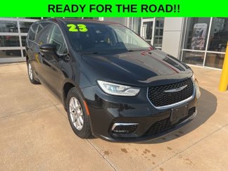 Used 2023 Chrysler Pacifica Touring-L image 1