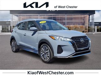 Used 2022 Nissan Kicks SV image 1