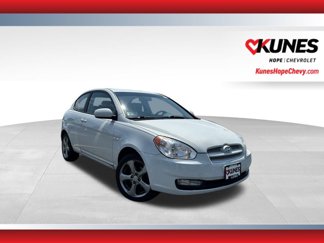 Used 2011 Hyundai Accent SE image 1