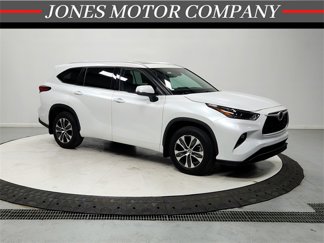 Used 2022 Toyota Highlander XLE image 1