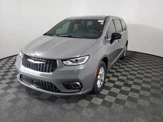 New 2025 Chrysler Pacifica Select image 1