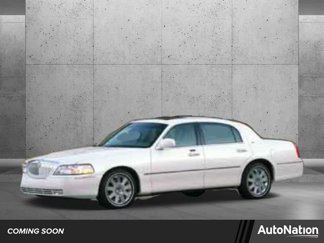 Used 2004 Lincoln Town Car Signature image 1