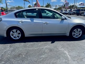 Used 2010 Nissan Altima 2.5 S w/ Convenience Pkg image 1
