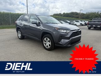 Used 2021 Toyota RAV4 LE image 1
