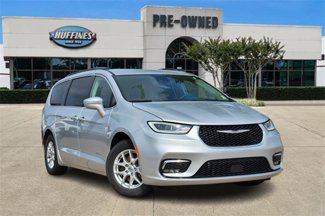 Certified 2022 Chrysler Pacifica Touring-L image 1