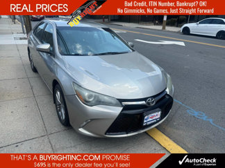 Used 2015 Toyota Camry SE image 1