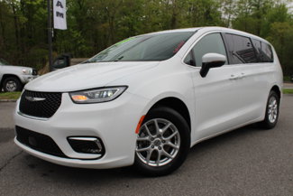 Used 2023 Chrysler Pacifica Touring-L image 1