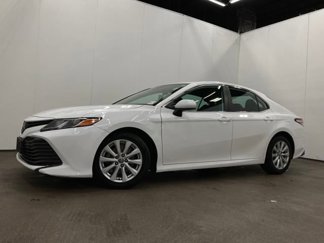 Used 2020 Toyota Camry LE image 1