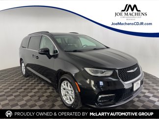 Used 2022 Chrysler Pacifica Touring-L image 1