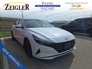Used 2022 Hyundai Elantra SEL w/ Preferred Accessory Package image 1