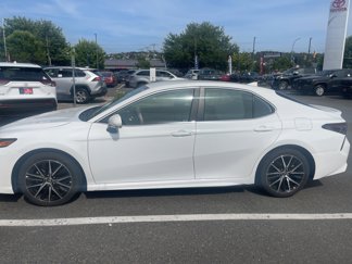 Used 2024 Toyota Camry SE image 1