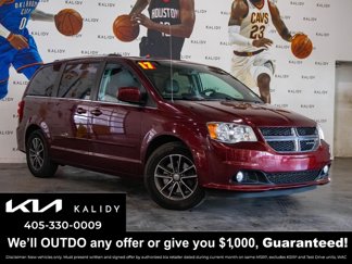 Used 2017 Dodge Grand Caravan SXT image 1