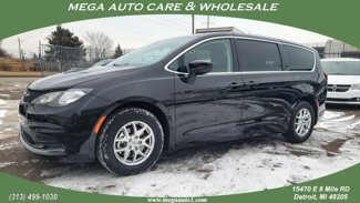 Used 2023 Chrysler Voyager LX image 1