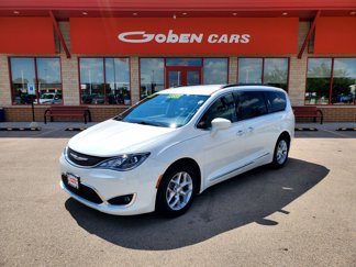 Used 2017 Chrysler Pacifica Touring-L w/ Tire & Wheel Group image 1