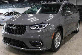 Used 2022 Chrysler Pacifica Touring-L w/ Uconnect Theater Family Group image 1