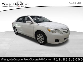 Used 2011 Toyota Camry LE image 1