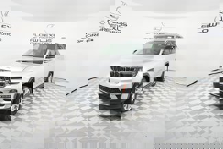 Used 2024 Jeep Grand Cherokee Limited w/ Luxury Tech Group II image 1