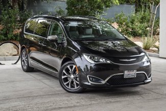 Used 2017 Chrysler Pacifica Limited w/ UConnect Theater Package image 1