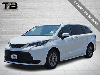 Used 2024 Toyota Sienna LE image 1
