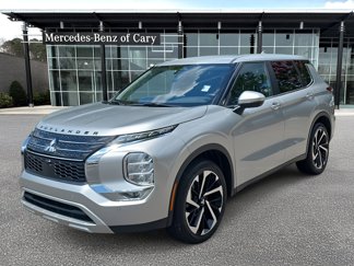 Used 2024 Mitsubishi Outlander SE image 1