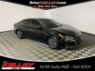 Used 2023 Nissan Altima 2.5 SV w/ SV Premium Package image 1