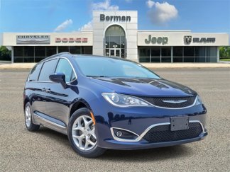 Used 2017 Chrysler Pacifica Touring-L image 1