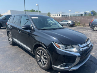 Used 2017 Mitsubishi Outlander SE image 1