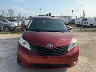 Used 2014 Toyota Sienna LE image 1