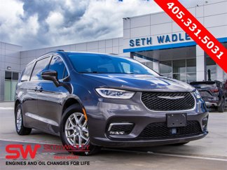 Used 2022 Chrysler Pacifica Touring-L image 1
