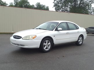 Used 2002 Ford Taurus SES image 1