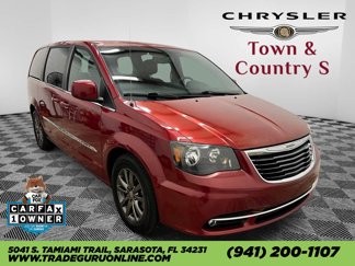 Used 2015 Chrysler Town & Country S image 1
