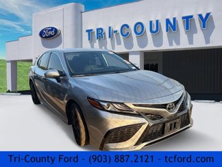 Used 2021 Toyota Camry XSE image 1