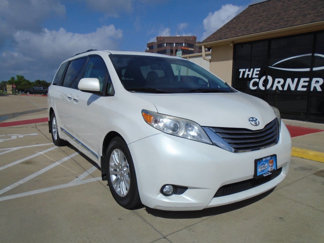 Used 2015 Toyota Sienna XLE image 1