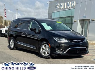 Used 2017 Chrysler Pacifica Touring-L Plus image 1
