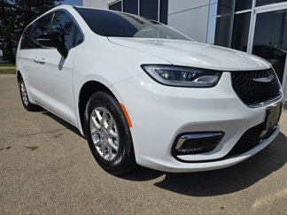 New 2025 Chrysler Pacifica Select image 1