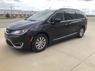Used 2017 Chrysler Pacifica Touring-L image 1